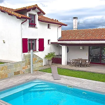 Urdin Xuri Bed and breakfast